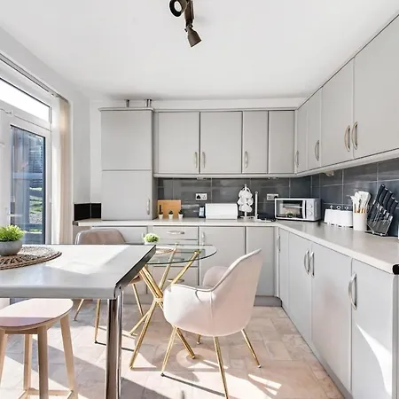 Peaceful Escape In The Heart Of Apartment Leeds (West Yorkshire)
