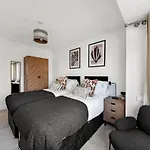 Cosy Modern Home-garden Oasis, Peaceful & * Leeds (West Yorkshire)