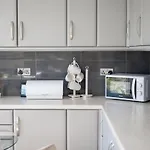 Cosy Modern Home-garden Oasis, Peaceful & * Leeds (West Yorkshire)