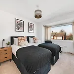 Cosy Modern Home-garden Oasis, Peaceful & Leeds (West Yorkshire)