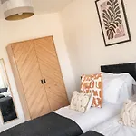 Apartmán Cosy Modern Home-garden Oasis, Peaceful & *