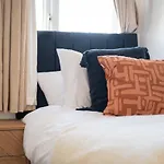 Cosy Modern Home-garden Oasis, Peaceful & Apartmán Leeds (West Yorkshire)