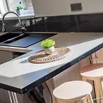 Cosy Modern Home-garden Oasis, Peaceful & Leeds (West Yorkshire)