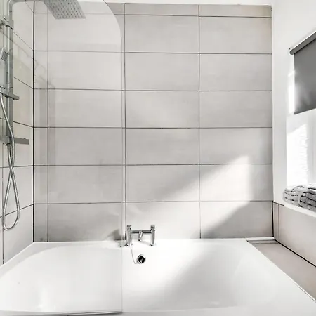 Cosy Modern Home-garden Oasis, Peaceful & Apartmán Leeds (West Yorkshire)