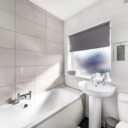 Cosy Modern Home-garden Oasis, Peaceful & Leeds (West Yorkshire)