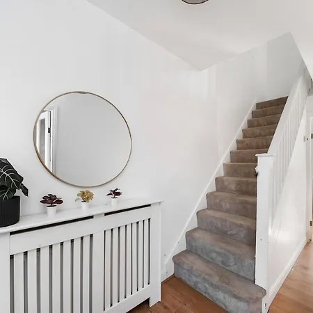 Cosy Modern Home-garden Oasis, Peaceful & * Leeds (West Yorkshire)