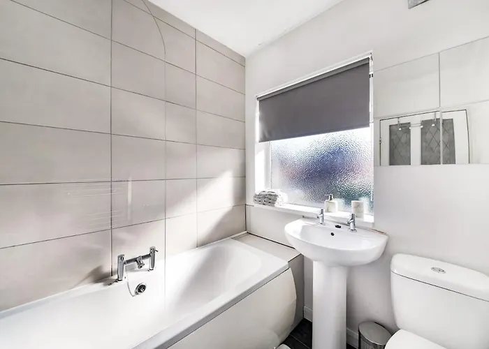 Cosy Modern Home-garden Oasis, Peaceful & Leeds (West Yorkshire)