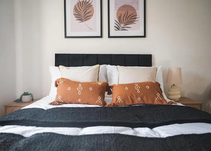 Cosy Modern Home-garden Oasis, Peaceful & Leeds (West Yorkshire)