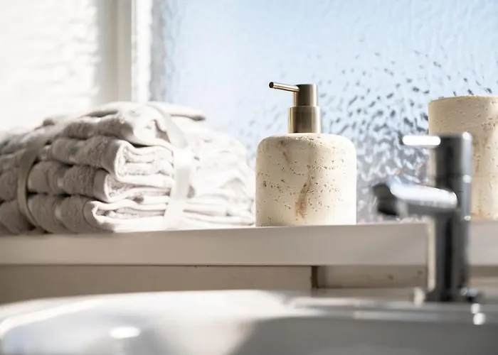 Cosy Modern Home-garden Oasis, Peaceful & * Leeds (West Yorkshire)